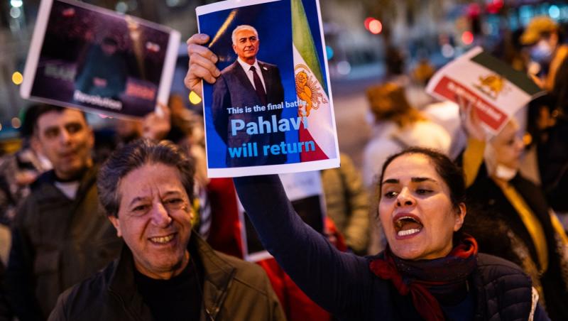Planul prințului iranian exilat pentru a răsturna dictatura ayatollahilor. Analiză Politico