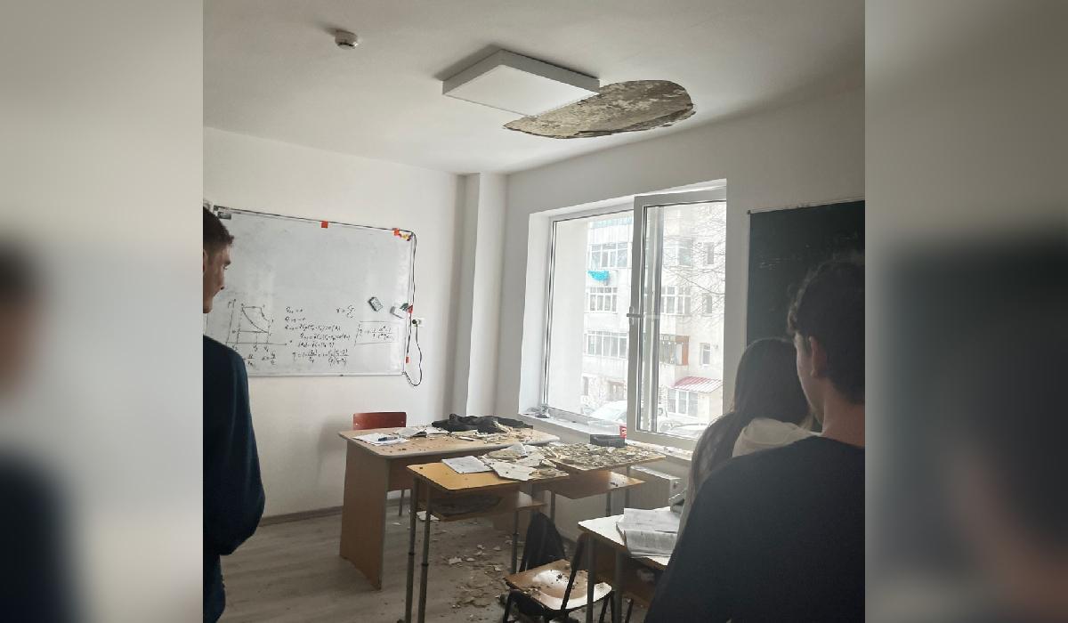 Tavan prăbuşit în timpul orelor, într-un liceu renovat recent din Botoşani. Un elev a suferit o contuzie