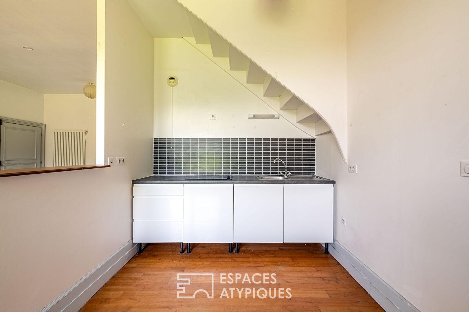 Vreţi să locuiţi într-un castel din Franţa? Visul poate deveni realitate la un preţ de apartament în Popeşti