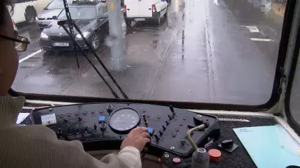 VIDEO Linia tramvaiului 5, blocată deși lucrările sunt gata de 6 luni