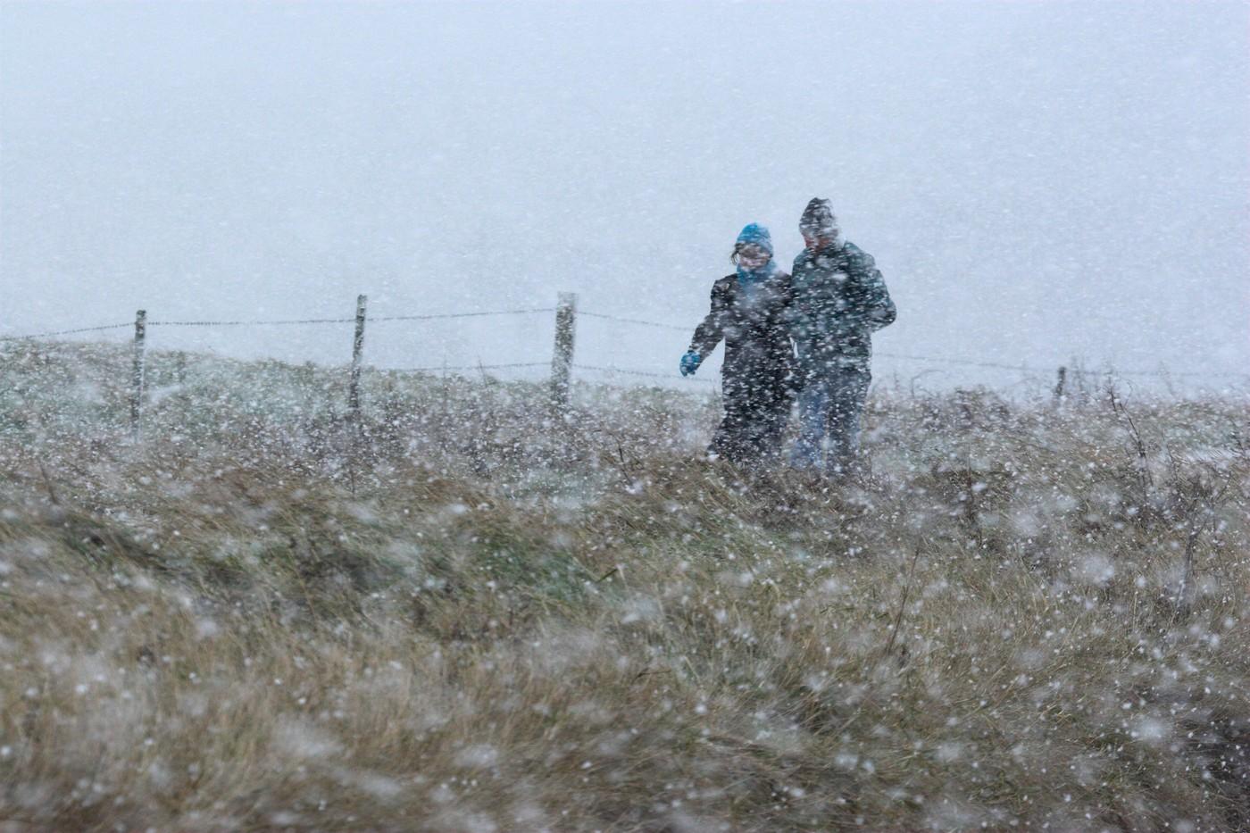 Alertă de vreme rea. Intră în vigoare un cod galben și portocaliu de vânt, ninsori şi viscol puternice