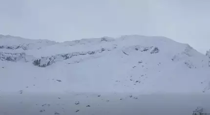 VIDEO Avalanşă de mari dimensiuni în Munţii Făgăraş, declanşată de doi schiori