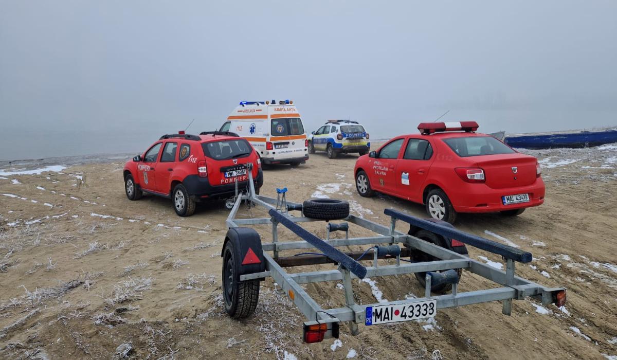 Marinar dispărut în Dunăre, căutat cu scafandri și bărci. Misiunea salvatorilor, îngreunată de ceaţă şi ger
