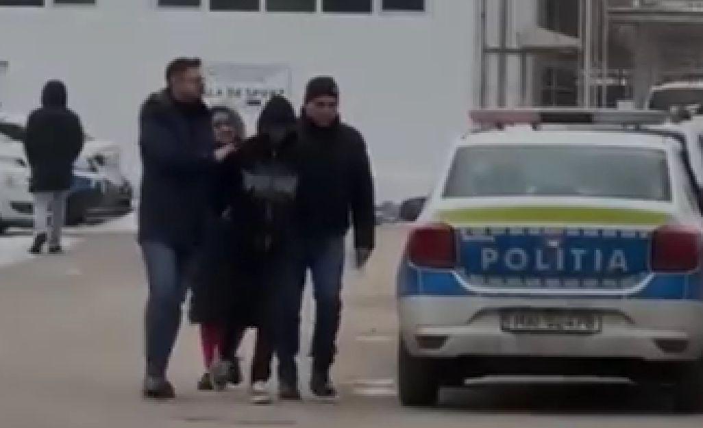 Minorii care şi-au ucis colegul de 15 ani au tăiat o găină ca să justifice urmele de sânge