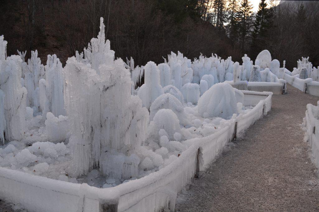 Satul care s-a transformat într-un regat de gheață. Ideea inedită avută de un localnic