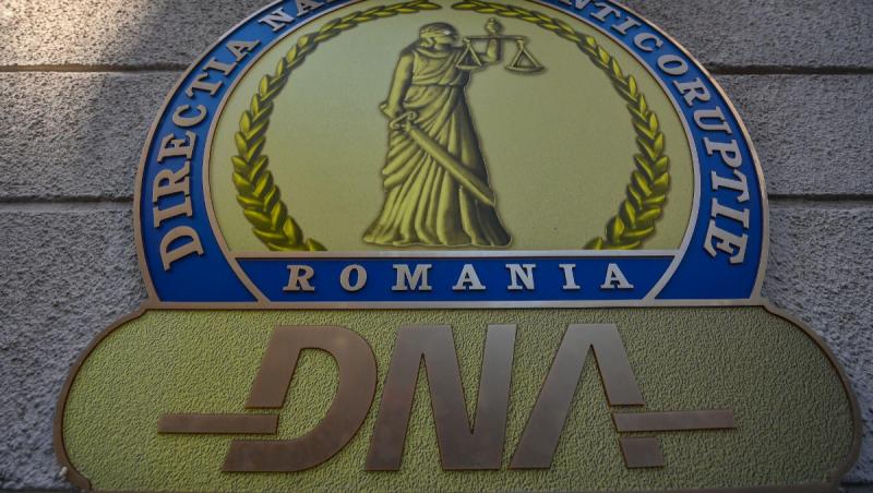 Contabilă MAE, suspectată că a furat 6 mil. lei din bugetul instituției. Ar fi virat banii iubitului și fiului