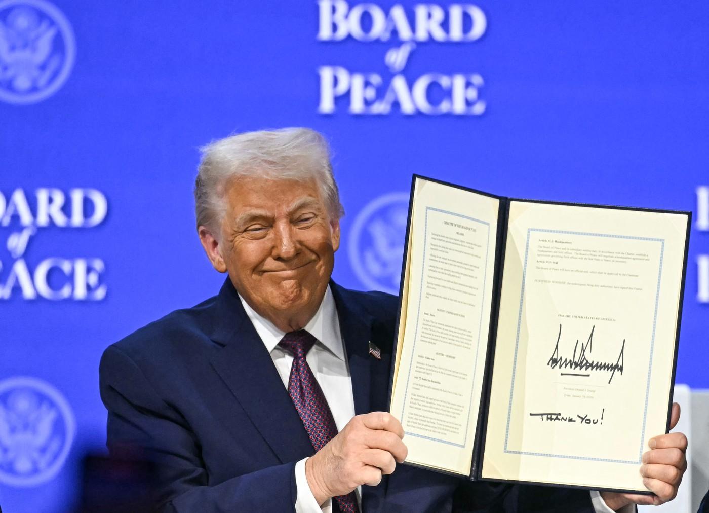 Trump a lansat la Davos Consiliul său de Pace. Nicio putere europeană la ceremonie. Ce ţări se află pe scenă