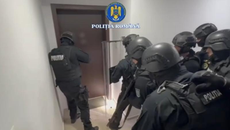 Femeie sechestrată de fostul iubit &icirc;ntr-un apartament din Capitală. Trupele speciale au intervenit &icirc;n forţă