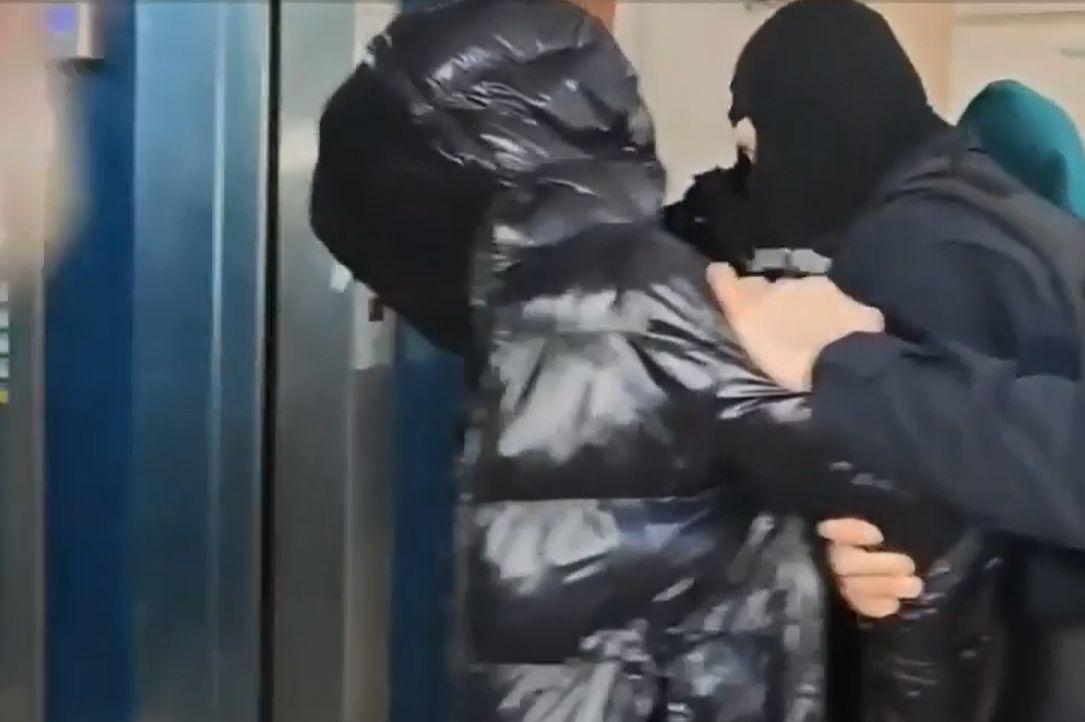 Vânătoarea ucigaşului lui Mario, transmisă live pe TiKTok. 200 de oameni s-au strâns în faţa casei bunicilor