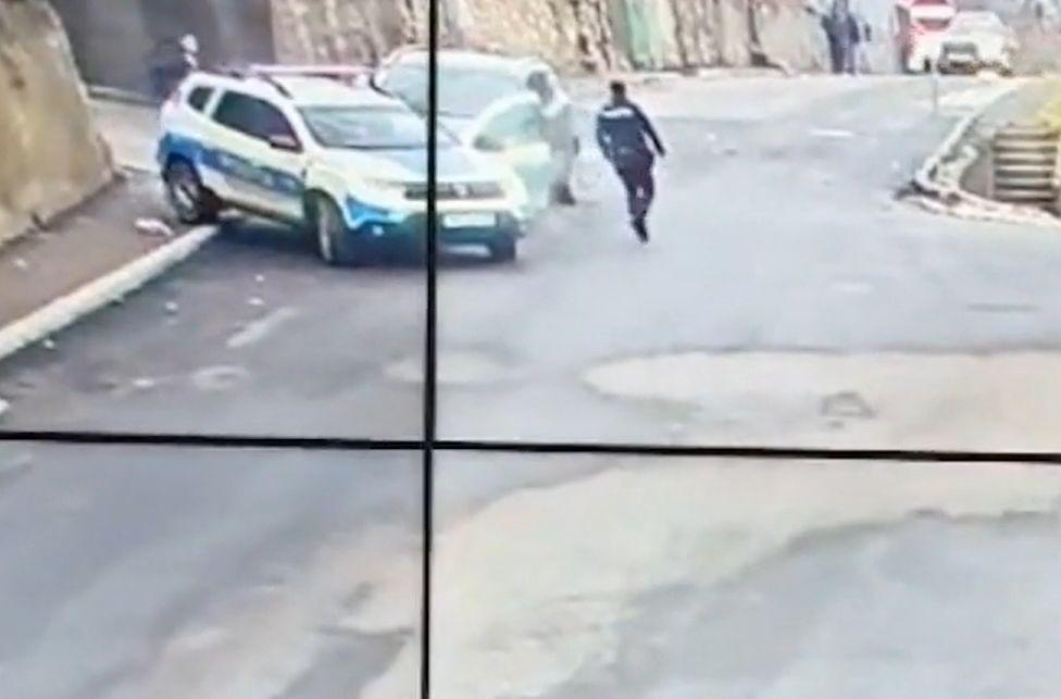 Momentul când o maşină de poliţie din Constanţa este lovită în plin de un autoturism