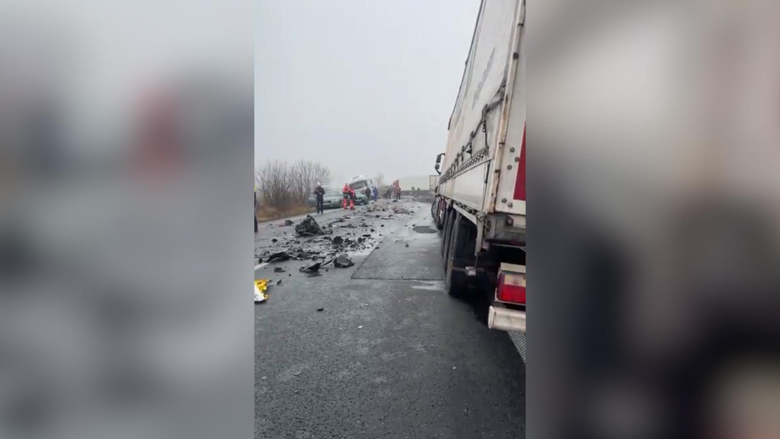 Şase morţi în urma unui accident cumplit pe E70 în Timiş, în care au fost implicate 4 vehicule