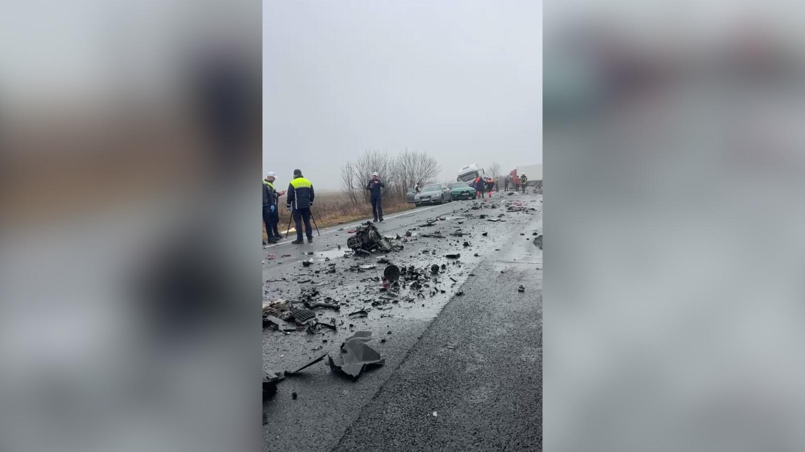 Şase morţi în urma unui accident cumplit pe E70 în Timiş, în care au fost implicate 4 vehicule