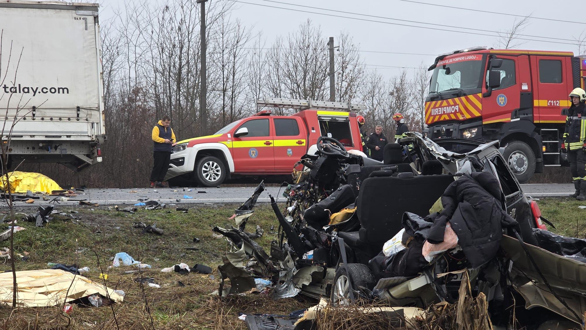 Momentul accidentului devastator de pe E70 în Timiş, soldat cu 6 morţi. Microbuzul s-a dezintegrat la impact