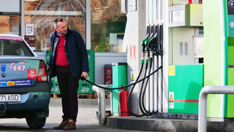 De ce nu sunt benzina și motorina ieftine &icirc;n Rom&acirc;nia și UE - Analiză AEI