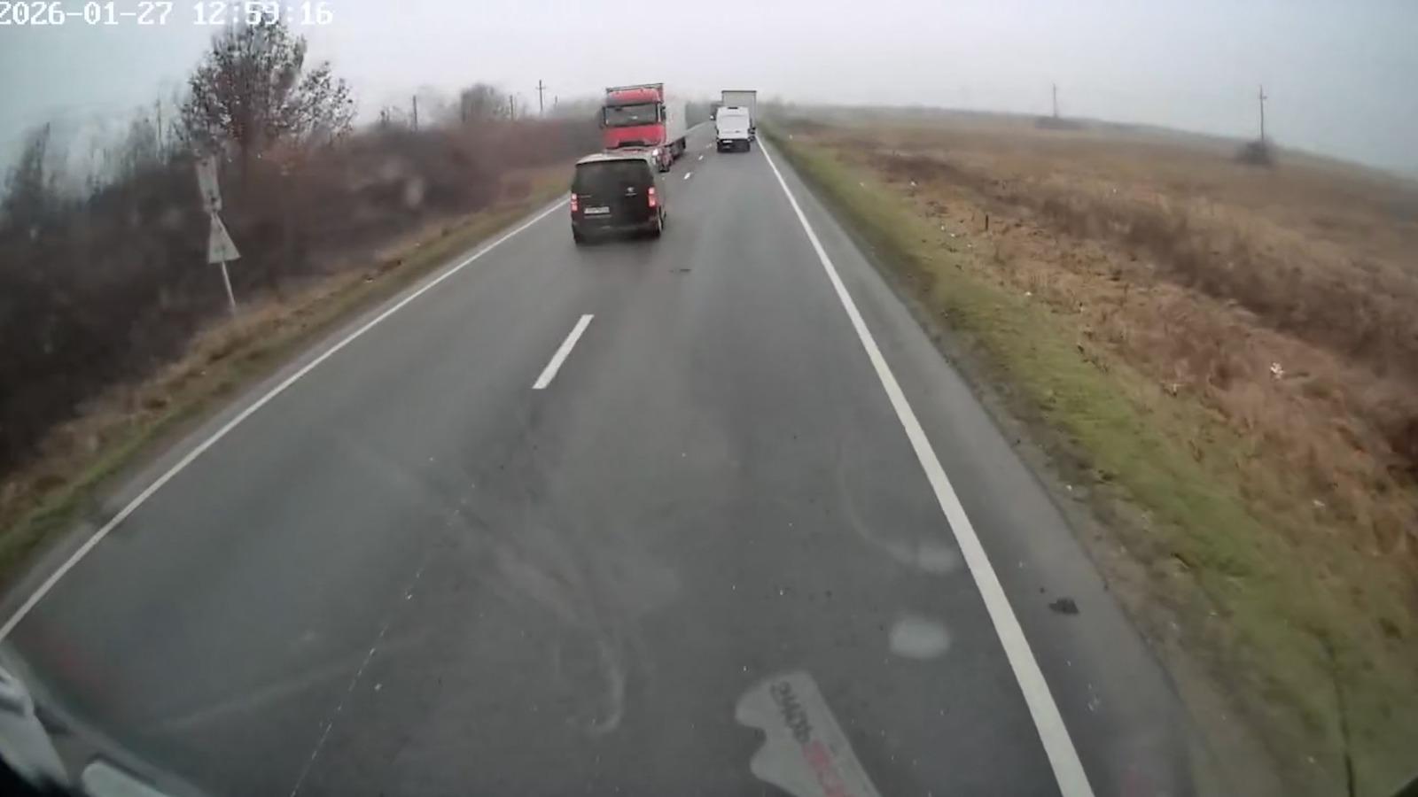 Supravieţuitor al accidentului din Timiş: S-a activat "lane assistance", iar şoferul a pierdut controlul