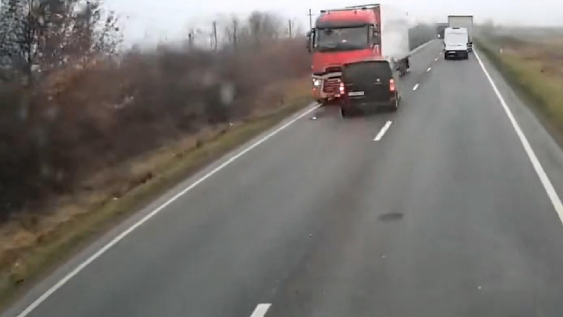 În ce stare sunt răniţii de la accidentul din Timiş. Rudele morţilor au venit în România să-i identifice