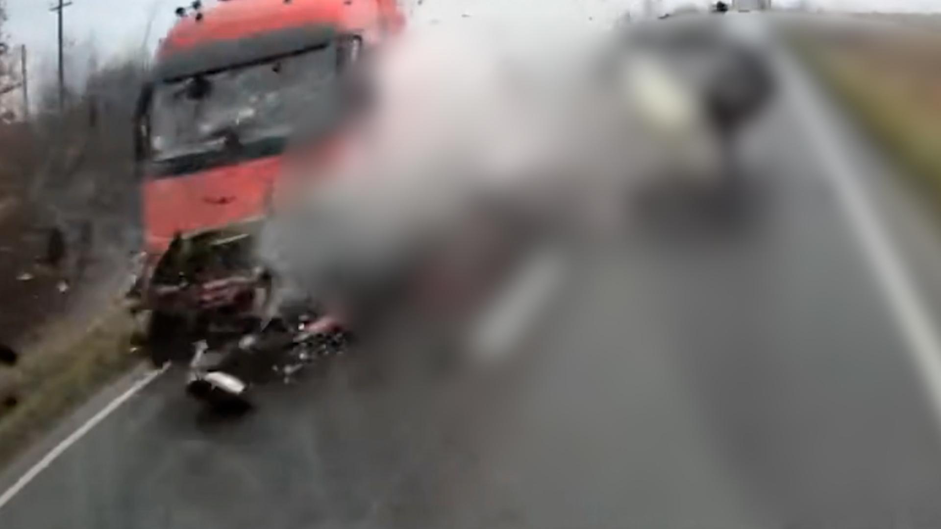 În ce stare sunt răniţii de la accidentul din Timiş. Rudele morţilor au venit în România să-i identifice