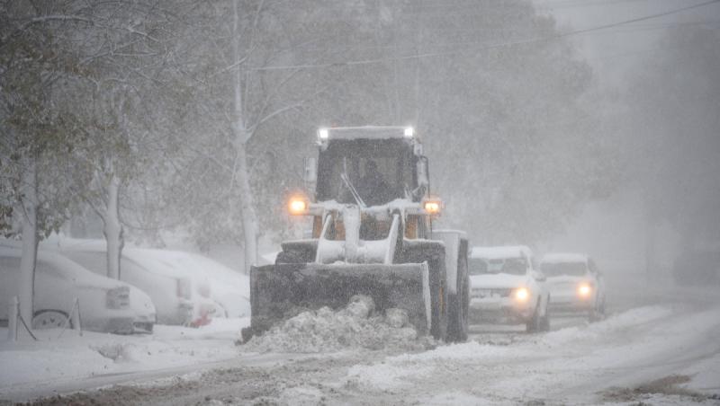 Pericol extrem din cauza viscolului puternic. Urmează un weekend cu ploi şi vreme geroasă &icirc;n toată ţara