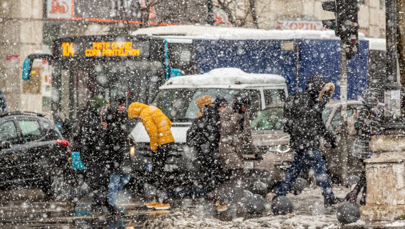 Vreme rea p&acirc;nă luni seară: Ninsori, polei, viscol, zăpadă p&acirc;nă la 15 cm &icirc;n Transilvania și Maramureș