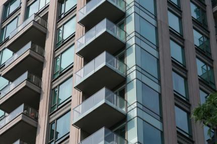 (P) 10 avantaje pe care le ai dacă alegi un apartament la un etaj intermediar