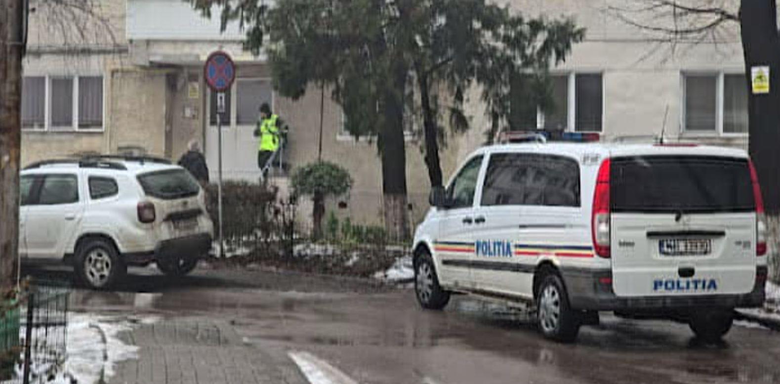 "A căzut ca un copac". Moarte suspectă într-un bloc din Botoşani. Iulian s-a stins la 38 de ani