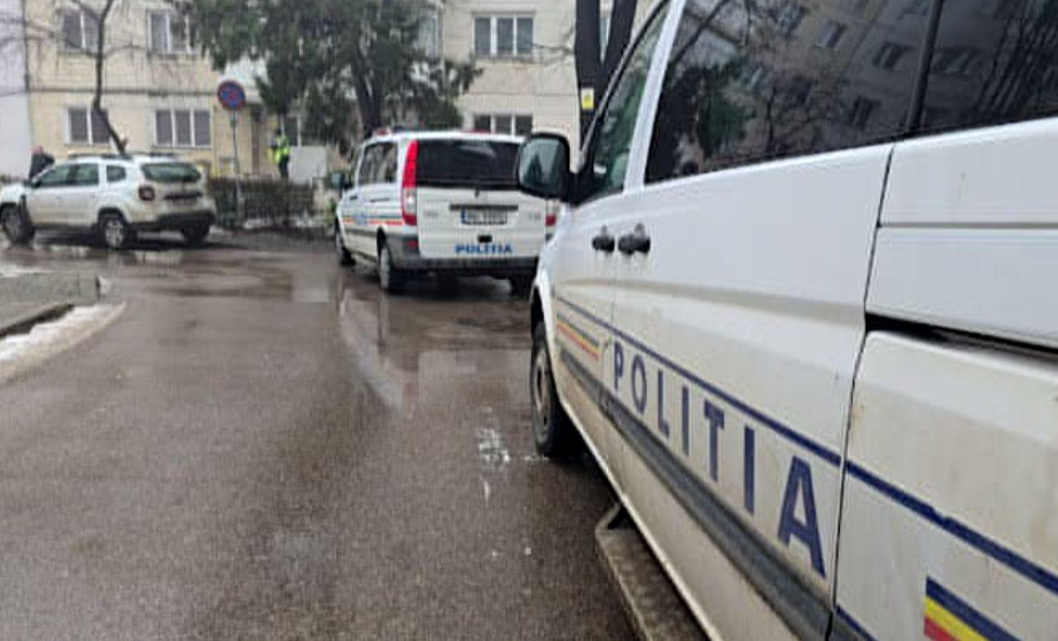 "A căzut ca un copac". Moarte suspectă într-un bloc din Botoşani. Iulian s-a stins la 38 de ani