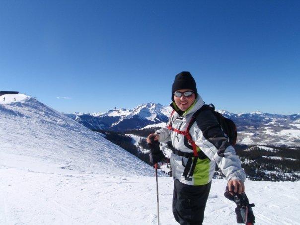 Român mort într-un accident de schi în Franţa. Laurenţiu plecase din România de 20 de ani