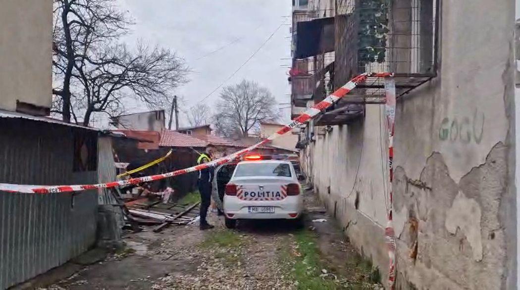 Bătrână de 87 de ani, găsită moartă într-o casă din Sectorul 5. Femeia avea la gât o muşcătură de câine
