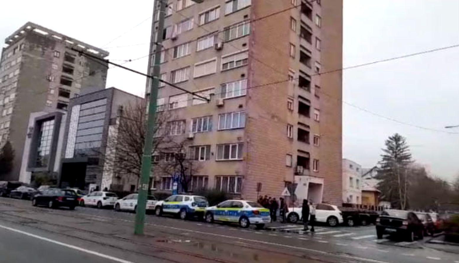 Tată şi fiu au ales să moară împreună. S-au aruncat de la etajul 10 al unui bloc din Arad