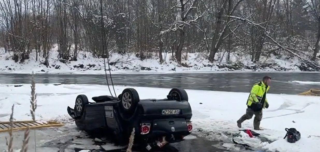 O preoteasă din Suceava, la un pas de moarte împreună cu 5 copii chiar de Bobotează. A căzut în râu cu maşina