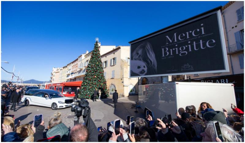 Panouri dedicate regretatei actriţei în oraşul ei de suflet, Saint-Tropez