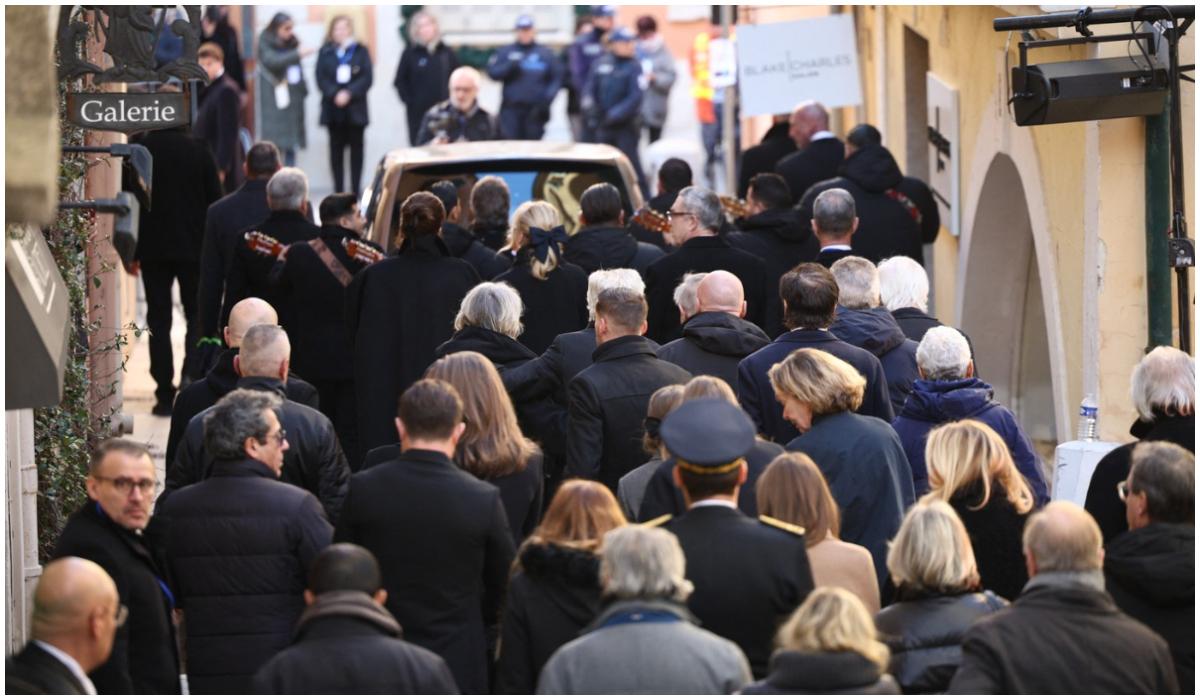 Sicriul și cortegiul funerar la biserica Notre-Dame de l'Assomption