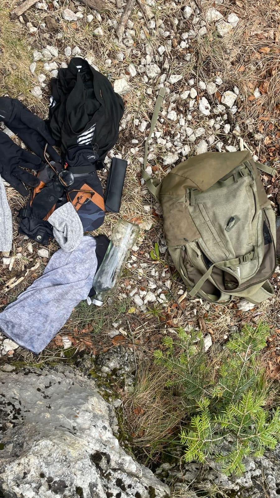 Rucsac găsit în masivul Piatra Mare, unde s-a semnalat prezența unui urs. Proprietarul, de negăsit