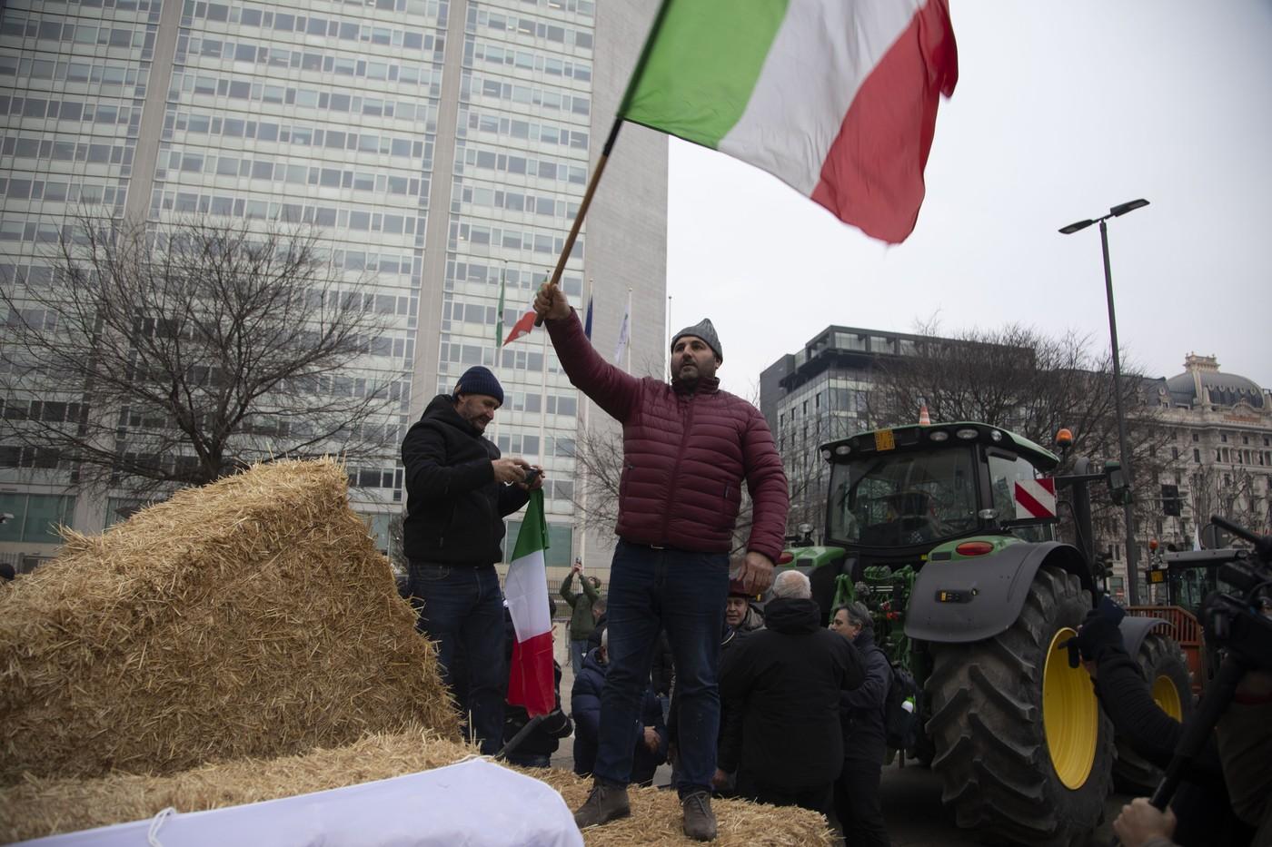 UE aprobă acordul cu Mercosur: Podul Europei, blocat de fermieri francezi şi germani, proteste şi în Polonia