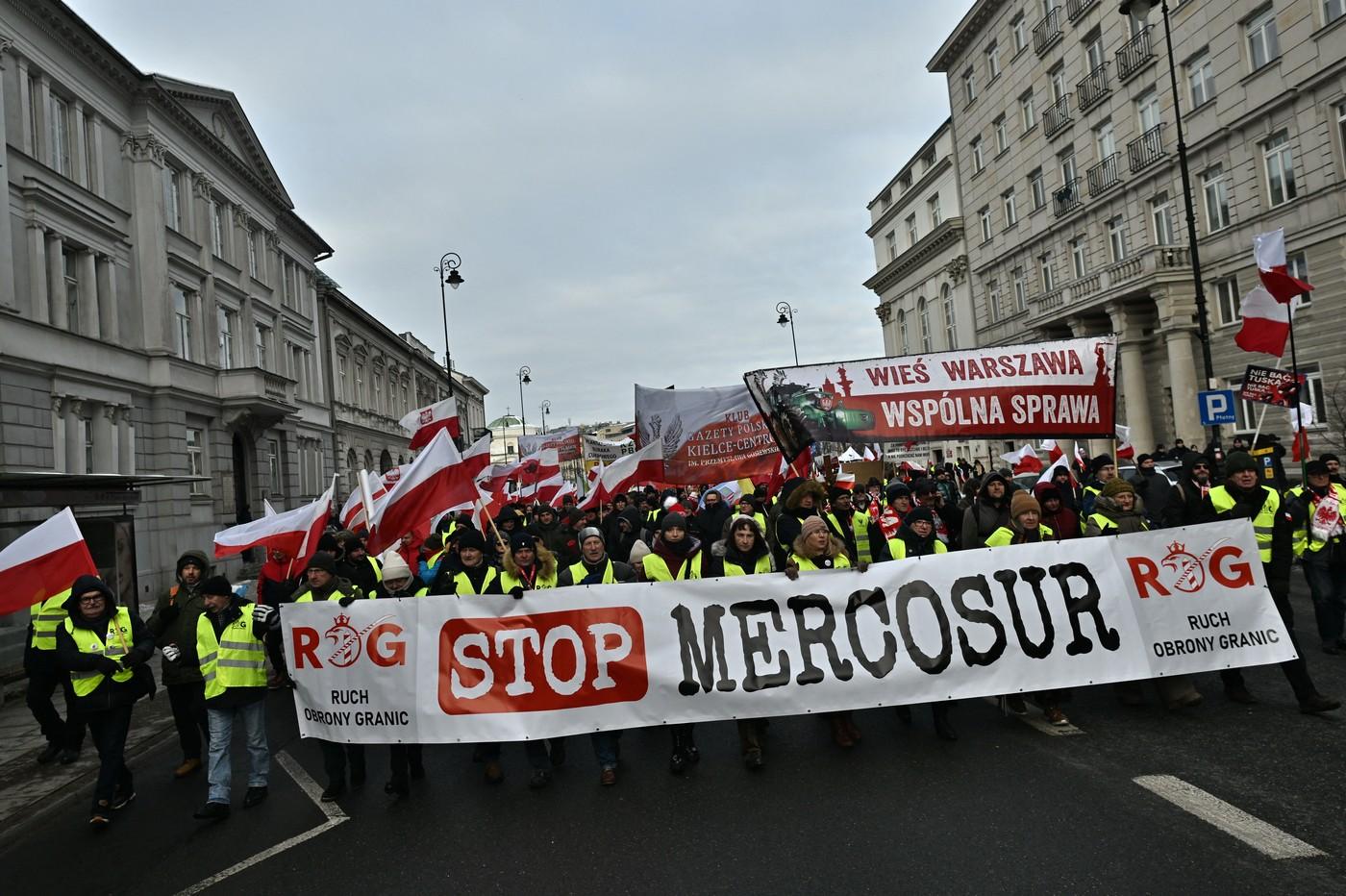 UE aprobă acordul cu Mercosur: Podul Europei, blocat de fermieri francezi şi germani, proteste şi în Polonia