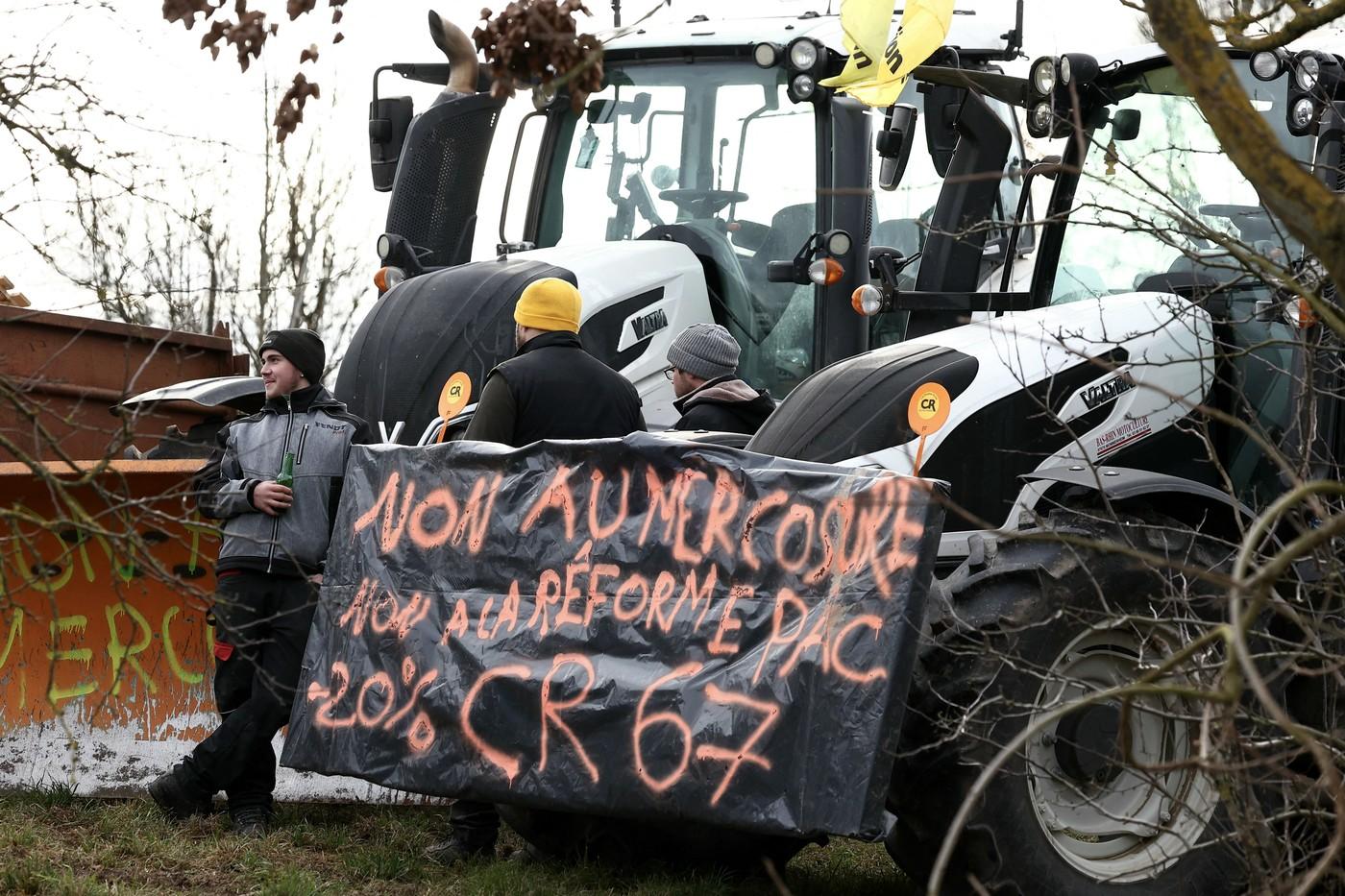 UE aprobă acordul cu Mercosur: Podul Europei, blocat de fermieri francezi şi germani, proteste şi în Polonia