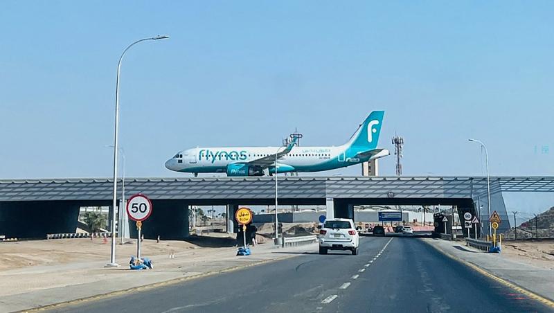 Explozie pe aeroportul din capitala Arabiei Saudite. Mai mulţi oameni au fost răniţi
