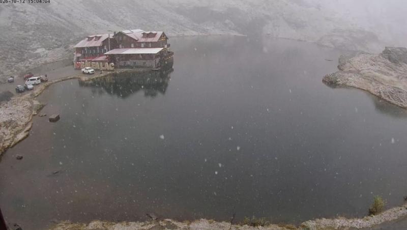 Locul din România în care a început să ningă deja. Temperatura a atins un minim de 2 grade Celsius