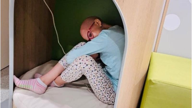 La doar 12 ani, Izabela luptă cu o boală cumplită şi rară. Familia cere ajutor după ce a recidivat