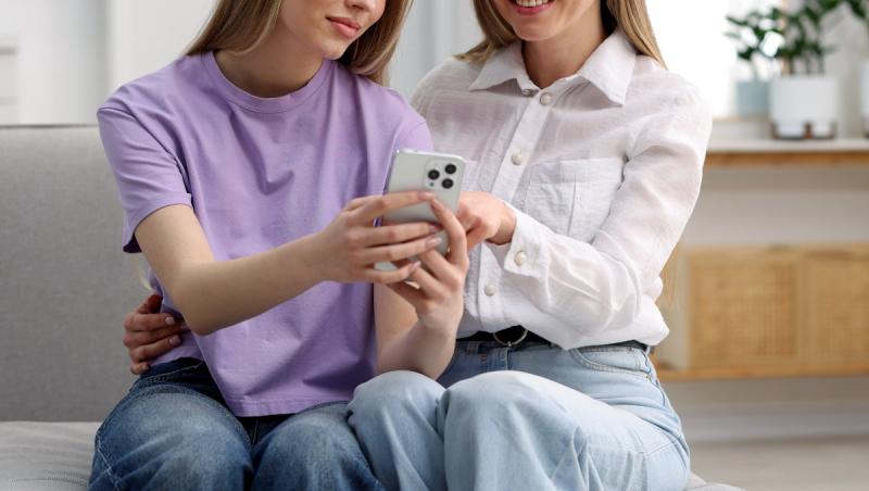 Meseria pentru care tinerii sunt plătiţi să stea pe TikTok. Se câştigă și 10.000 de euro pe lună