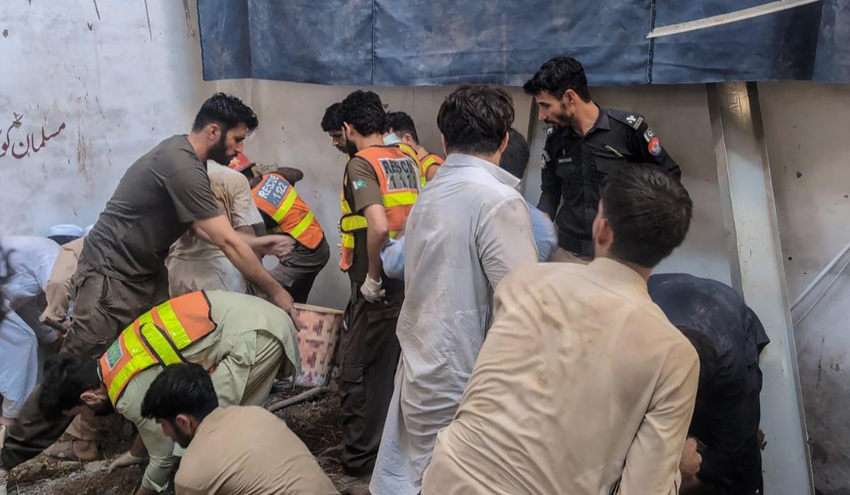 29 de copii, morţi după ce acoperişul şcolii s-a prăbuşit în Pakistan. Zeci de victime, prinse sub dărâmături
