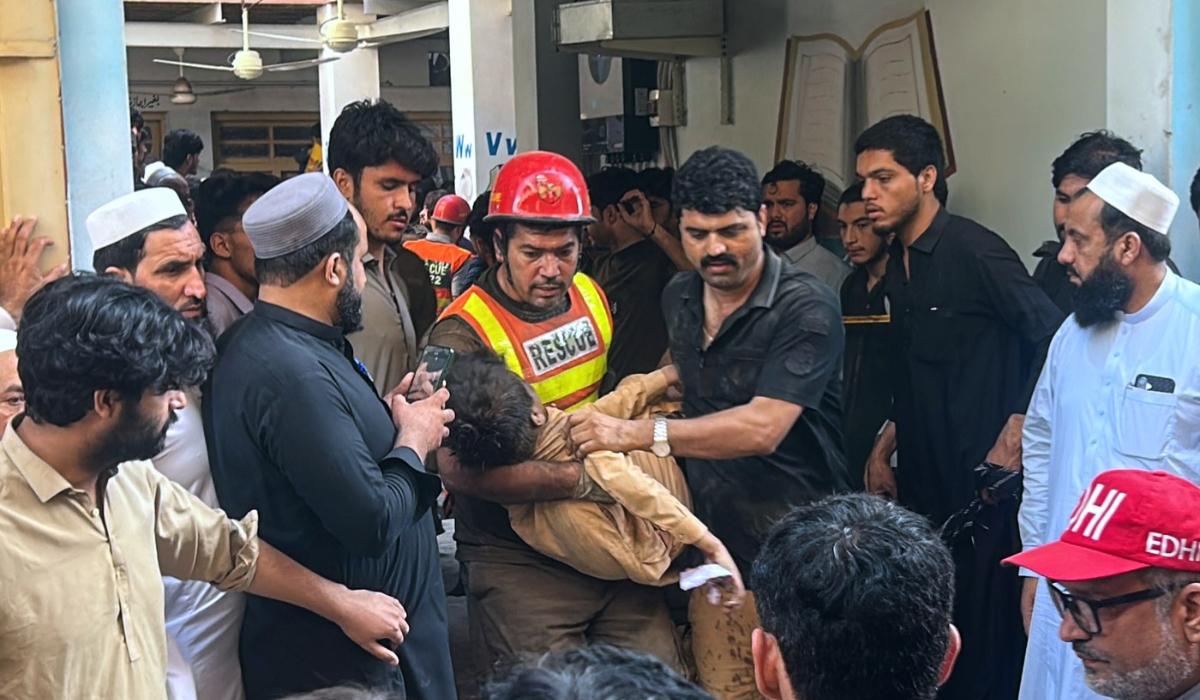 29 de copii, morţi după ce acoperişul şcolii s-a prăbuşit în Pakistan. Zeci de victime, prinse sub dărâmături