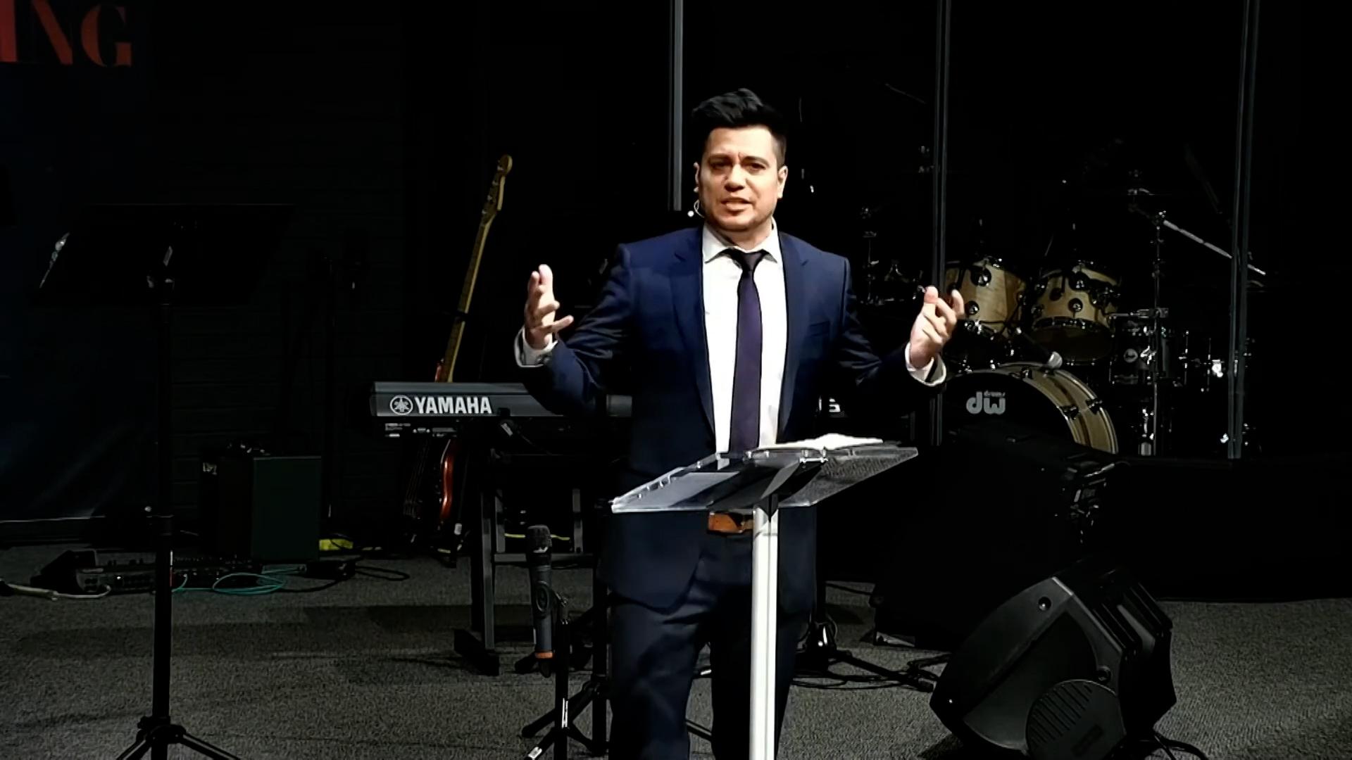 Pastor român din SUA, sub acuzare pentru o fraudă de 13 milioane de dolari. Ar fi înșelat zeci de credincioşi