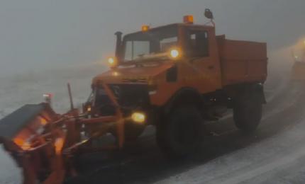 Unde s-au resimțit -10 grade în această dimineață. Ninsorile abundente au mobilizat drumarii pe Transfăgărășan