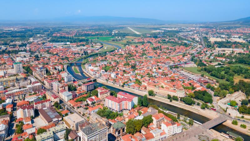 Oraşul unde tinerii îşi cumpără apartamente la jumătate de preţ faţă de Capitală. Tot mai mulţi fac credite