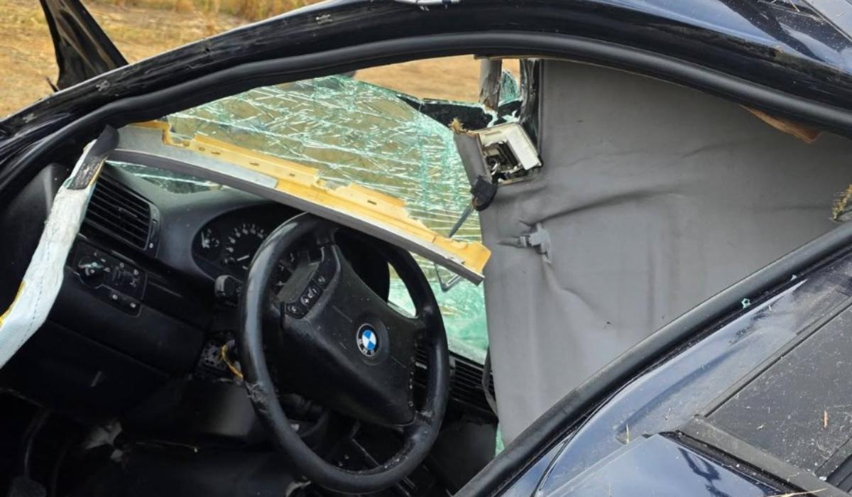 A pierdut controlul şi a intrat cu maşina în stâlp, în Pricaz. Şofer de 25 de ani, mort sub mormanul de fiare