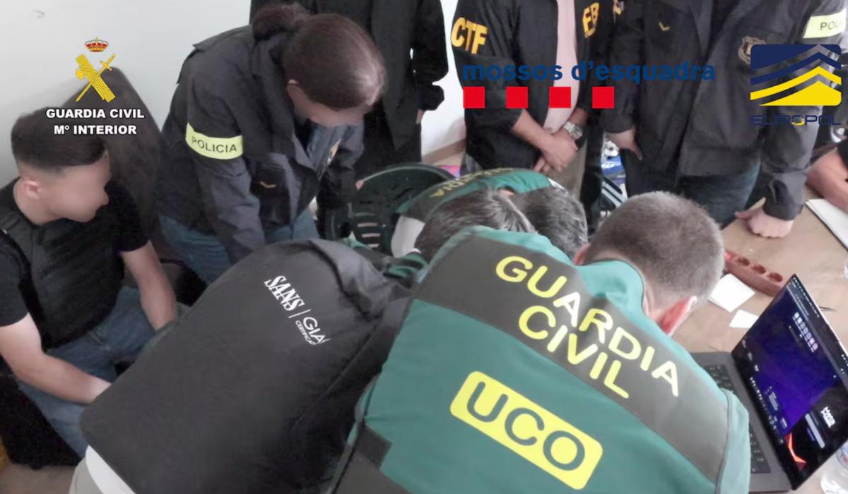 Liderul hackerilor KillSec, un român de 16 ani. Nu mergea la şcoală, a învăţat singur hacking de la 12 ani
