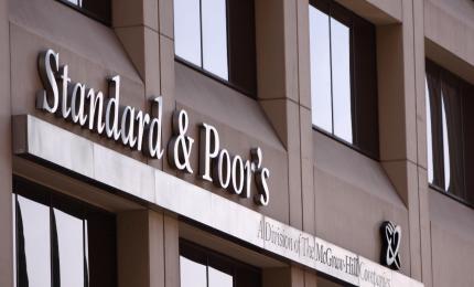 România scapă de "junk". S&P menține ratingul suveran la BBB-, cu perspectivă negativă