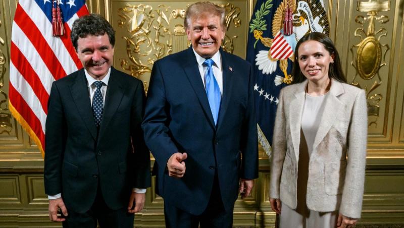 Administrația Prezidențială, reacție după ce s-a sugerat că Nicușor Dan s-a fotografiat cu macheta lui Trump
