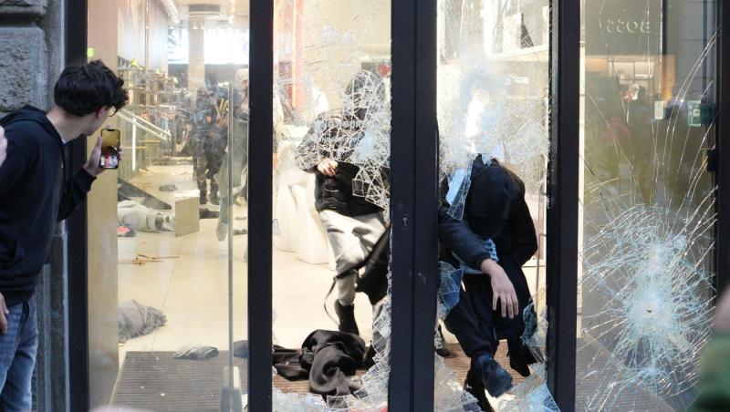 Armata italiană vrea să trimită 500 de soldaţi la Milano după protestele violente